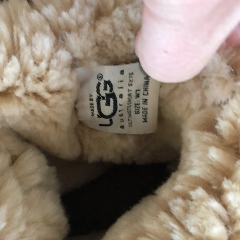 Classic Ugg Boots - Picture 8 of 8